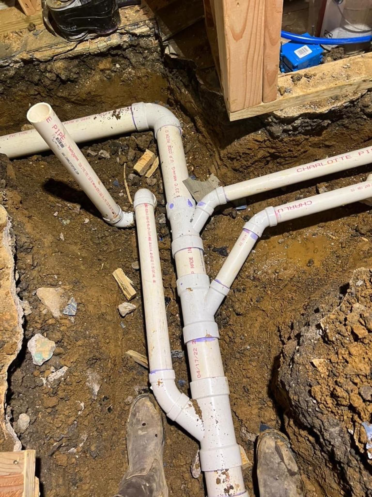 Underground pipe tee fitting